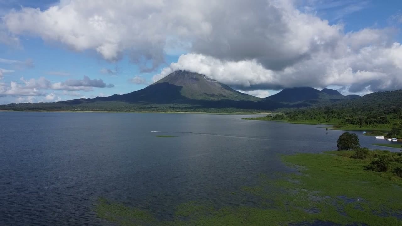 Arenal Lake: Dollar Cash Flow Without Currency Risk